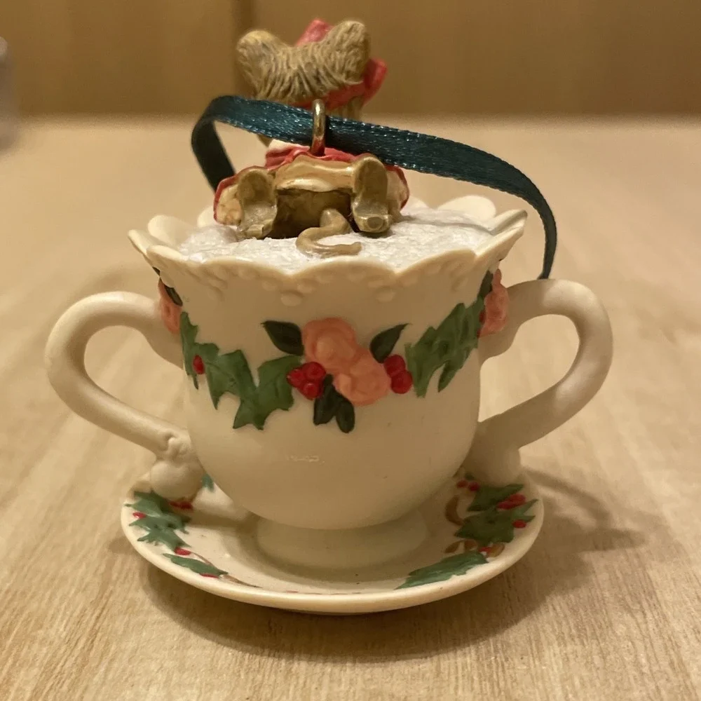 New 2002 Hallmark Grandmother Mouse In Teacup‎ Porcelain Ornament